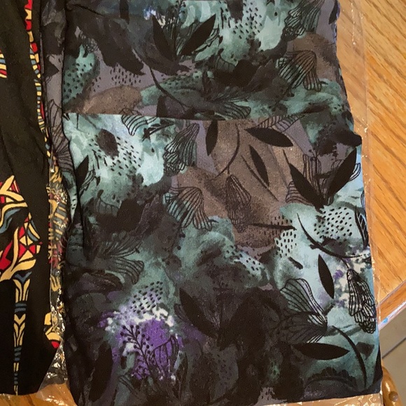 3 brand new pair of leggings - Picture 3 of 3